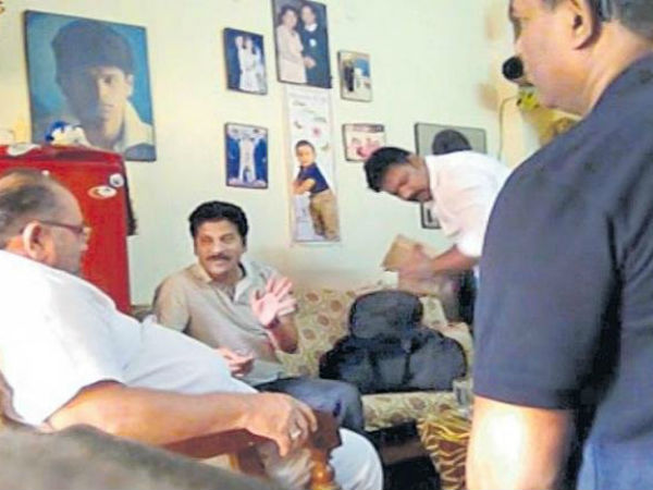 ఓటుకు నోటులో అడ్డంగా దొరికాడు