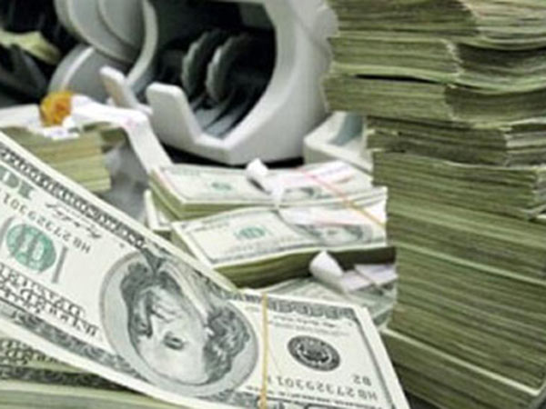 రూపాయం పతనంలో పెరిగిన జీతం మొత్తం రూపాయం పతనంలో పెరిగిన జీతం మొత్తం