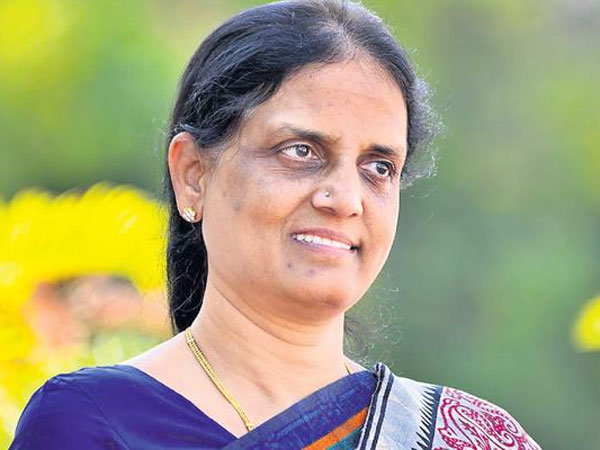 విభ‌జ‌న త‌ర్వాత రాజ‌కీయాల‌కు దూర‌మైన స‌బిత‌..! ఇప్పుడు ఎంపీగా పోటీ..!