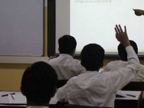 పాఠాలు చెప్పే ప్రతీ వ్యక్తి ఉపాధ్యాయుడే