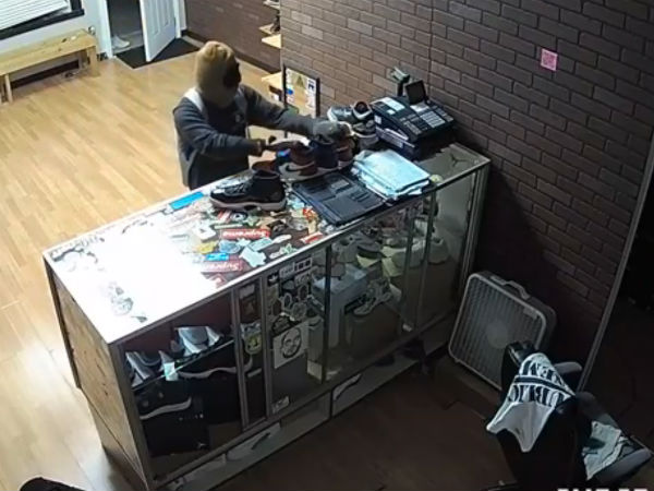 సీసీ కెమెరాల్లో రికార్డ్ అయింది సీసీ కెమెరాల్లో రికార్డ్ అయింది