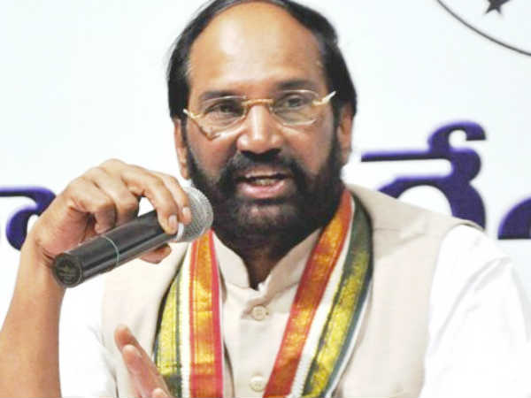 అదికారుల పార‌ద‌ర్శ‌కంగా వ్య‌వ‌హ‌రించాలంటున్న ఉత్త‌మ్..!!