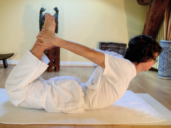 ధనురాసనము:-