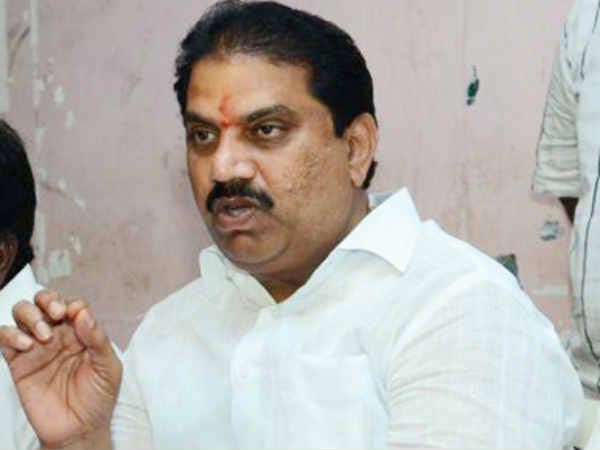 పగలు బీజేపీతో...రాత్రి కాంగ్రెస్‌తో