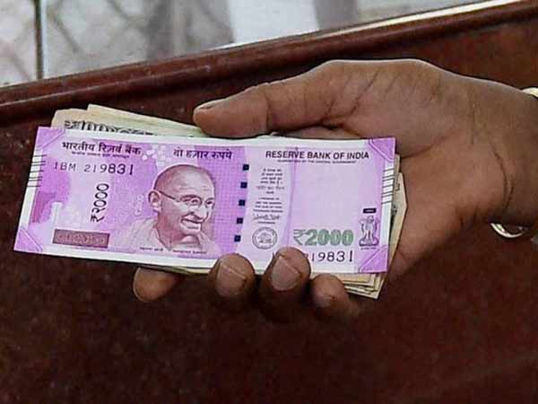 గల్ఫ్ నుంచి పంపిన డబ్బుకు లెక్కలేదు