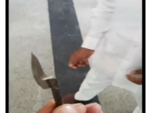 మెడపై దాడికి యత్నం.. జగన్ తప్పించుకున్నారు..