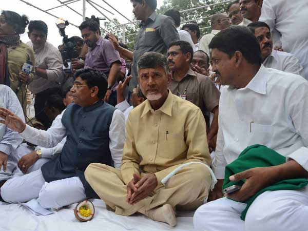 సీఎం అయినా రావాల్సిందేనన్న కోర్టు