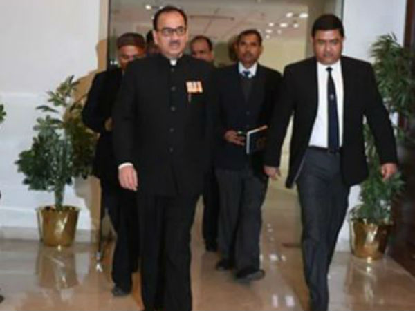  రాత్రికి రాత్రే పరిణామాలు చకచకా