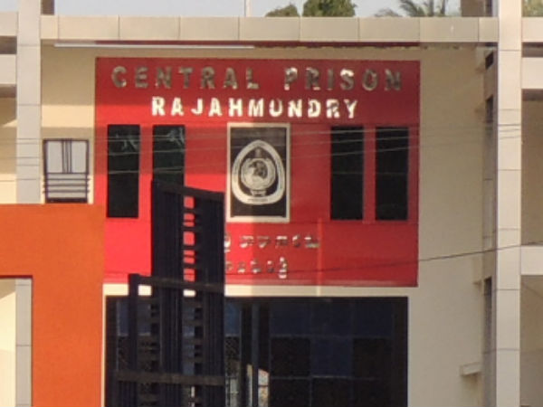 అనుకోకుండా...వెలుగులోకి