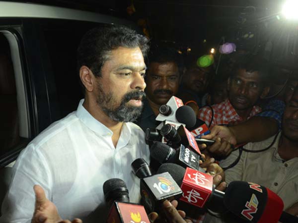 ఐటీ అధికారులపై సీఎం రమేష్ సంచలనం