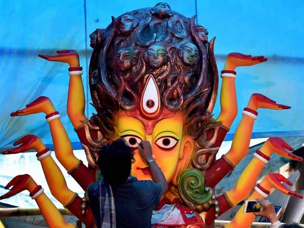 జ‌మ్మి చెట్టుకు ప‌విత్ర పూజ‌లు..! జ‌మ్మి బంగారంతో స‌మానం..!!