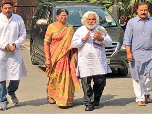 సోనియా ఫ్యామిలీపై గద్దర్ భార్య సోనియా ఫ్యామిలీపై గద్దర్ భార్య