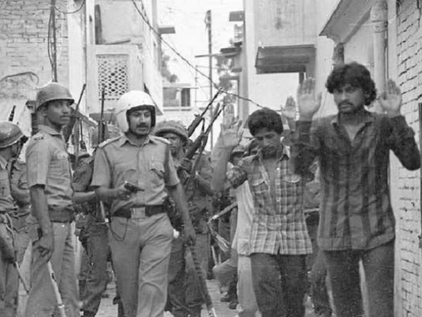 ఒక సామాజిక వర్గానికి చెందినవారిని దారుణంగా కాల్చి చంపిన పోలీసులు ఒక సామాజిక వర్గానికి చెందినవారిని దారుణంగా కాల్చి చంపిన పోలీసులు