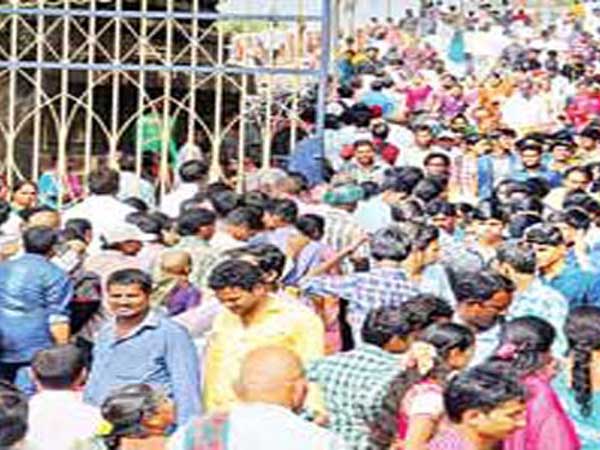  ఆదివారం...3 లక్షలమంది భక్తులు