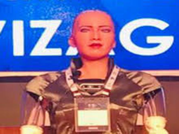 అనంతరం మీడియా ప్రతినిధులు సోఫియాను ప్రశ్నలు అడుగగా ఇలా జవాబులు చెప్పింది.