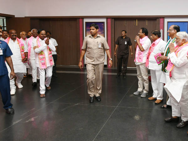 మాణిక్ రావు జహీరాబాద్ నుంచి