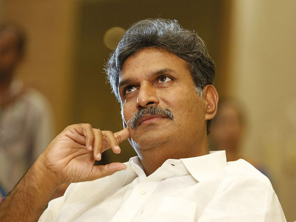 జగన్తో కలిసి ప్రభుత్వాన్ని ఏర్పాటు చేయాలని బీజేపీ ఉబలాటం జగన్తో కలిసి ప్రభుత్వాన్ని ఏర్పాటు చేయాలని బీజేపీ ఉబలాటం