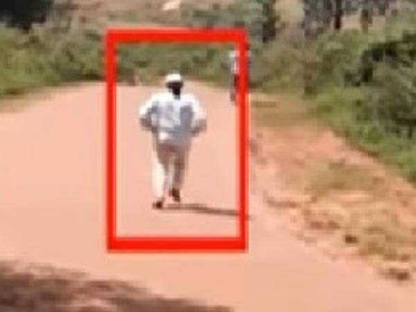 ఒక ఫోన్ తీసుకొని...యాపిల్ ఫోన్ వదిలేశారు ఒక ఫోన్ తీసుకొని...యాపిల్ ఫోన్ వదిలేశారు