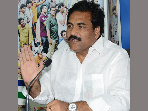 రాత్రికి రాత్రే చంద్రబాబు విలేకరుల సమావేశం