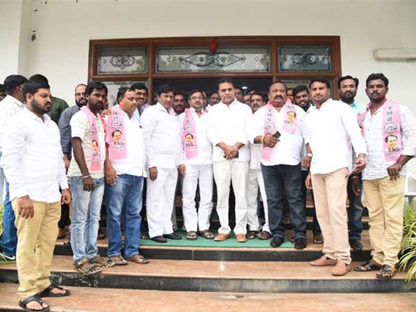 కేటీఆర్ సమక్షంలో టీఆర్ఎస్‌లోకి కొత్త
