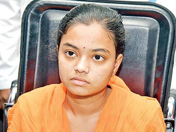  ఇష్టంలేని పెళ్లి చేసుకుందని తండ్రి కత్తితో దాడి..