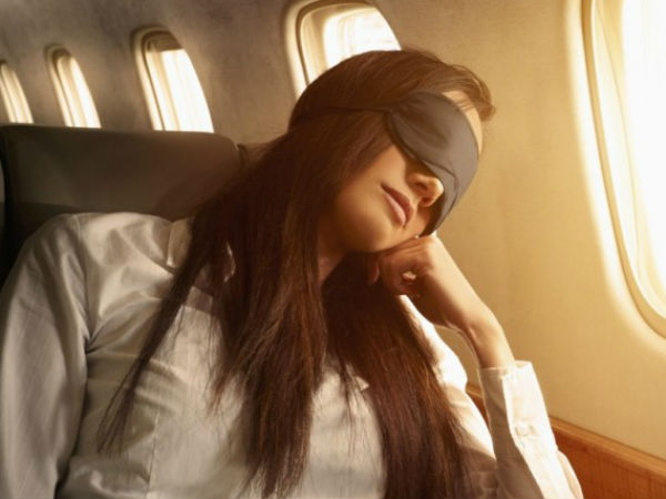 నిద్రలో ఉన్న మహిళ ప్రైవేట్ భాగాలను ముట్టేందుకు ప్రయత్నం నిద్రలో ఉన్న మహిళ ప్రైవేట్ భాగాలను ముట్టేందుకు ప్రయత్నం