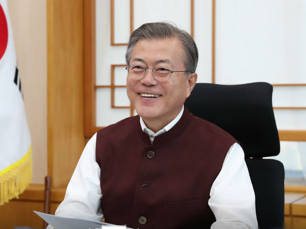 మూన్ ఆనందం..