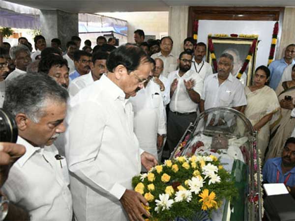 పెద్ద దిక్కు...కోల్పోయింది