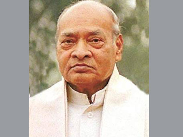 పీవీ నర్సింహారావును అవమానించింది పీవీ నర్సింహారావును అవమానించింది