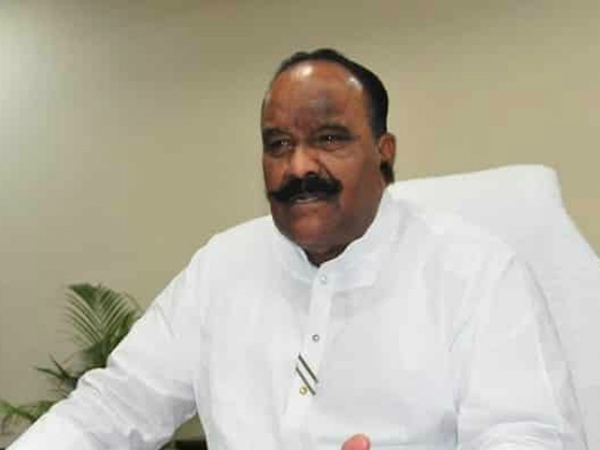 తన అల్లుడి సంగతి దేవుడెరుగు..! ఇప్పుడు తనకే సీటు గోయిందా అనే పరిస్థితి..!! తన అల్లుడి సంగతి దేవుడెరుగు..! ఇప్పుడు తనకే సీటు గోయిందా అనే పరిస్థితి..!!