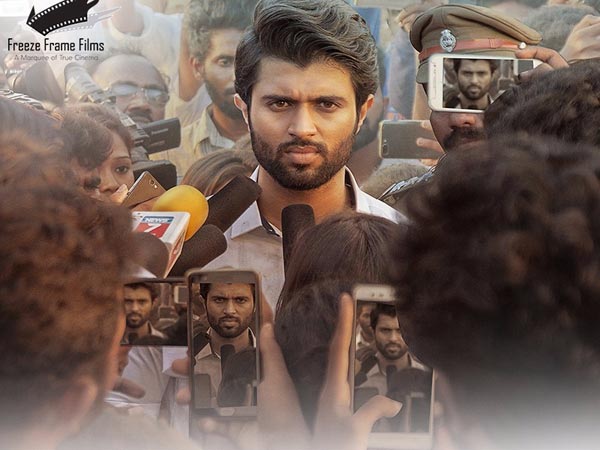 ఒక రాజకీయ పార్టీకి కొమ్ముకాసేలా.. ఒక రాజకీయ పార్టీకి కొమ్ముకాసేలా..