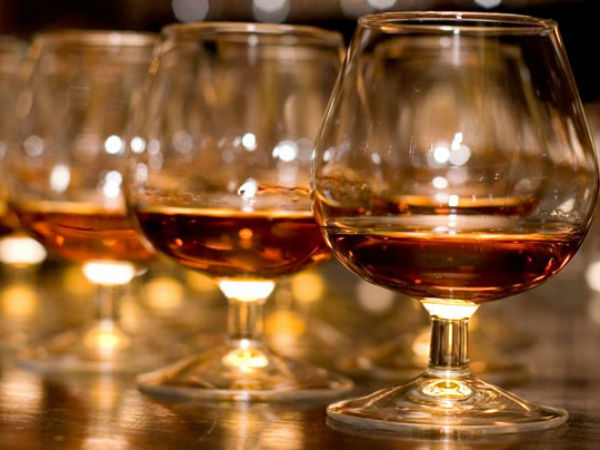 తెలంగాణ రాజకీయం రసవత్తరం..! ఎవ‌రిని వ‌ద‌ల‌ని వైనం..!!