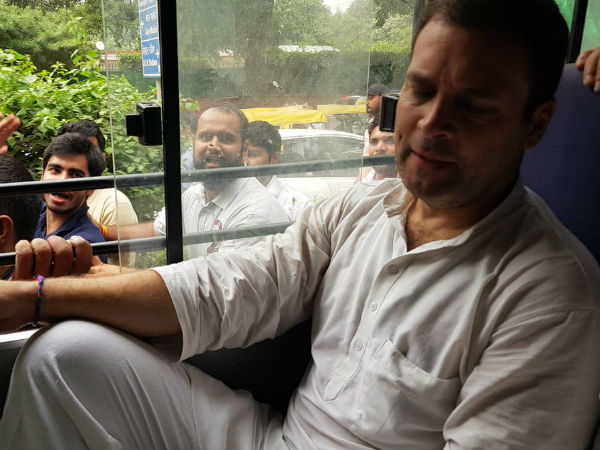 Rahul Gandhi leads protest march against removal of CBI director Alok Verma