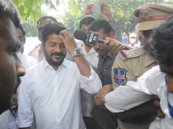 భయానికి గురి చేయడం సరికాదు