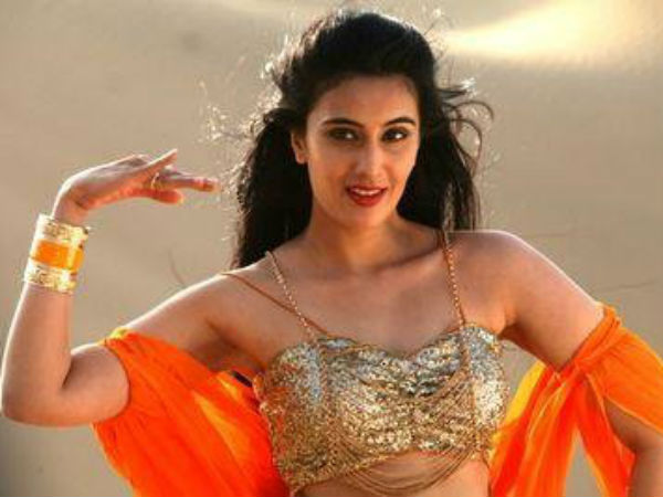 ఇండస్ట్రీలో ఇచ్చిపుచ్చుకునే వ్యవహారమే నడుస్తుంది ఇండస్ట్రీలో ఇచ్చిపుచ్చుకునే వ్యవహారమే నడుస్తుంది