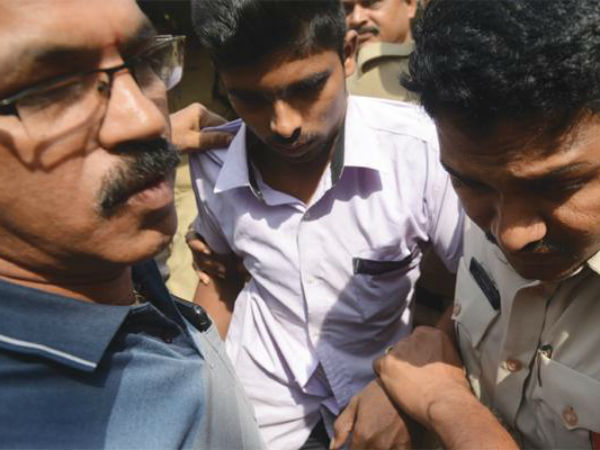 బిర్యానీ కావాలంటూ శ్రీనివాస్..