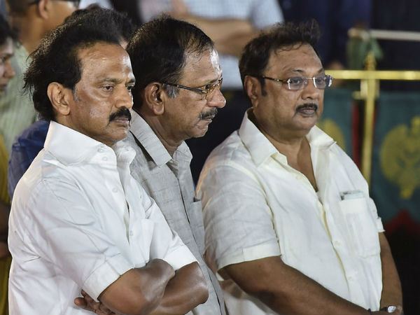 కరుణానిధి వారసుడిగా స్టాలిన్..అలక బూనిన అల్లుడు మురుసోలి మారన్ కరుణానిధి వారసుడిగా స్టాలిన్..అలక బూనిన అల్లుడు మురుసోలి మారన్