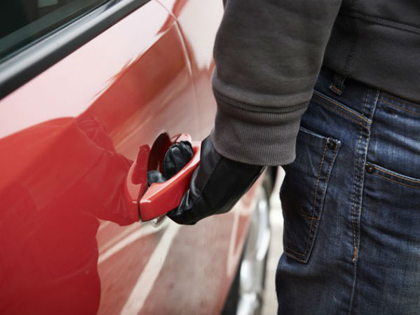 కారులో ఉన్న జీపీఎస్ వ్యవస్థతో పోలీసులకు చిక్కిన దొంగలు