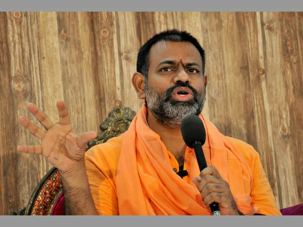 ప‌రిపూర్ణానంద ఆంద్రావాలా..! తెలంగాణ‌లో ఎలా పోటీ చేయిస్తారంటున్న స్థానికులు..!
