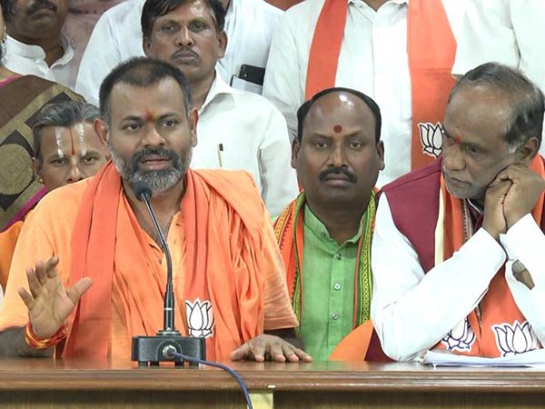 చలించిపోయా.. ఆ ముగ్గురి వల్లే..