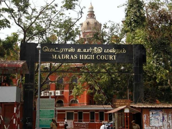  జయలలిత మృతి తర్వాత పార్టీలో బయటపడ్డ వర్గపోరు