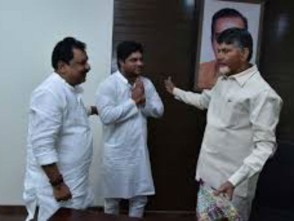 టిట్లీ బాధితులకు తెలంగాణ టీడీపీ విరాళం