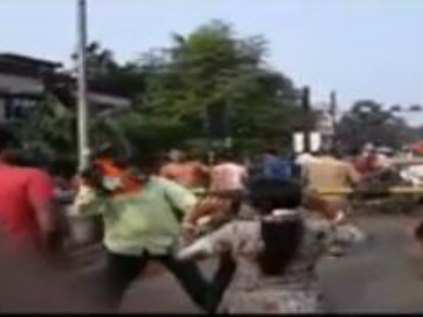  పోలీసులు చూస్తూ ఉండిపోయారే తప్ప..