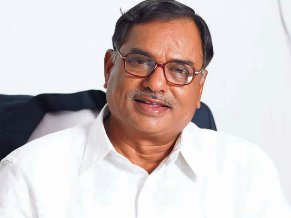 నిలదీసిన గ్రామస్తులు