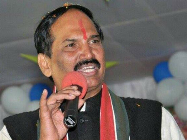 ఆంధ్రా పాలకుల కంటే ఎక్కువ దోచుకున్నారు ఆంధ్రా పాలకుల కంటే ఎక్కువ దోచుకున్నారు