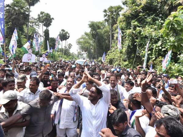 అశోక్ గజపతి రాజు మాట్లాడలేదని ఆగ్రహం