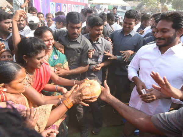 ఆసుపత్రికి పోయింది వైసీపీ కార్యకర్తే