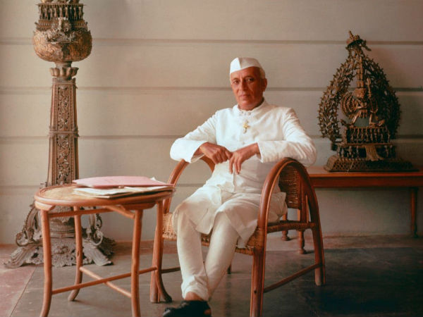 జైల్లో ఉన్న సమయంలో కూతురు ఇందిరకు ఉత్తరాలు జైల్లో ఉన్న సమయంలో కూతురు ఇందిరకు ఉత్తరాలు