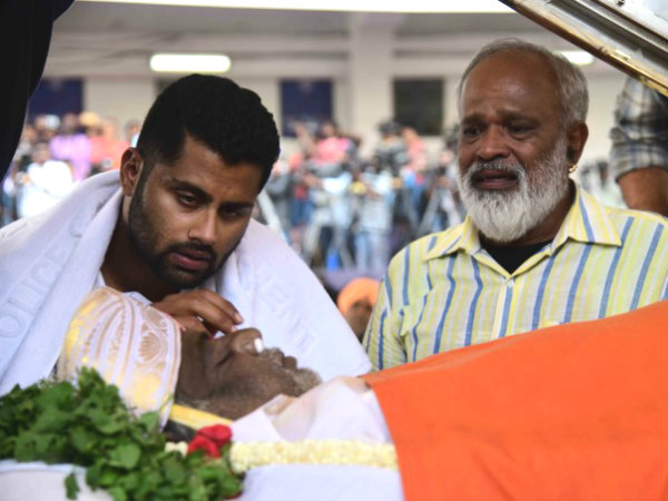 కుమారుడు అభిషేక్