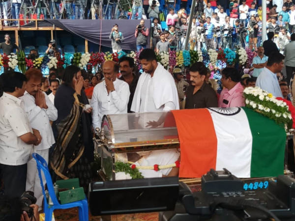 ధైర్యం చెప్పిన తలైవా !